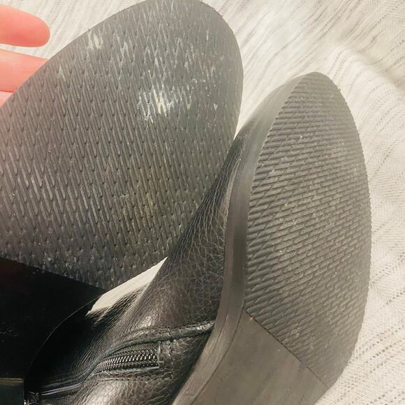 Clarks Black Pebbled Leather Side Zip Buckle Ankle Bootie Size 10 Goth Casual - Picture 8 of 10